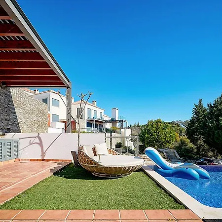 Sleeps 6 With Pool Air Con And Wifi *