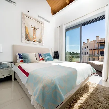 Sleeps 6 With Pool Air Con And Wifi فيلة