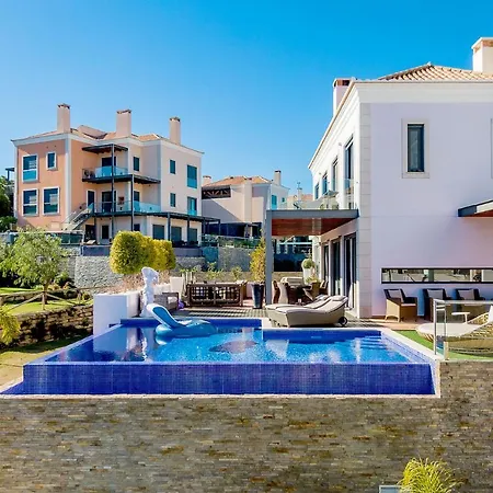 Sleeps 6 With Pool Air Con And Wifi فيلة