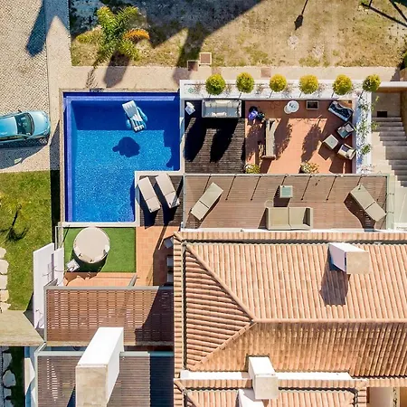 Sleeps 6 With Pool Air Con And Wifi *